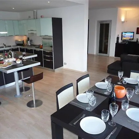 Sleeps 8 Pool Ferienhaus *