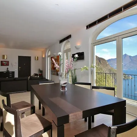 Sleeps 8 Pool Semesterbostad